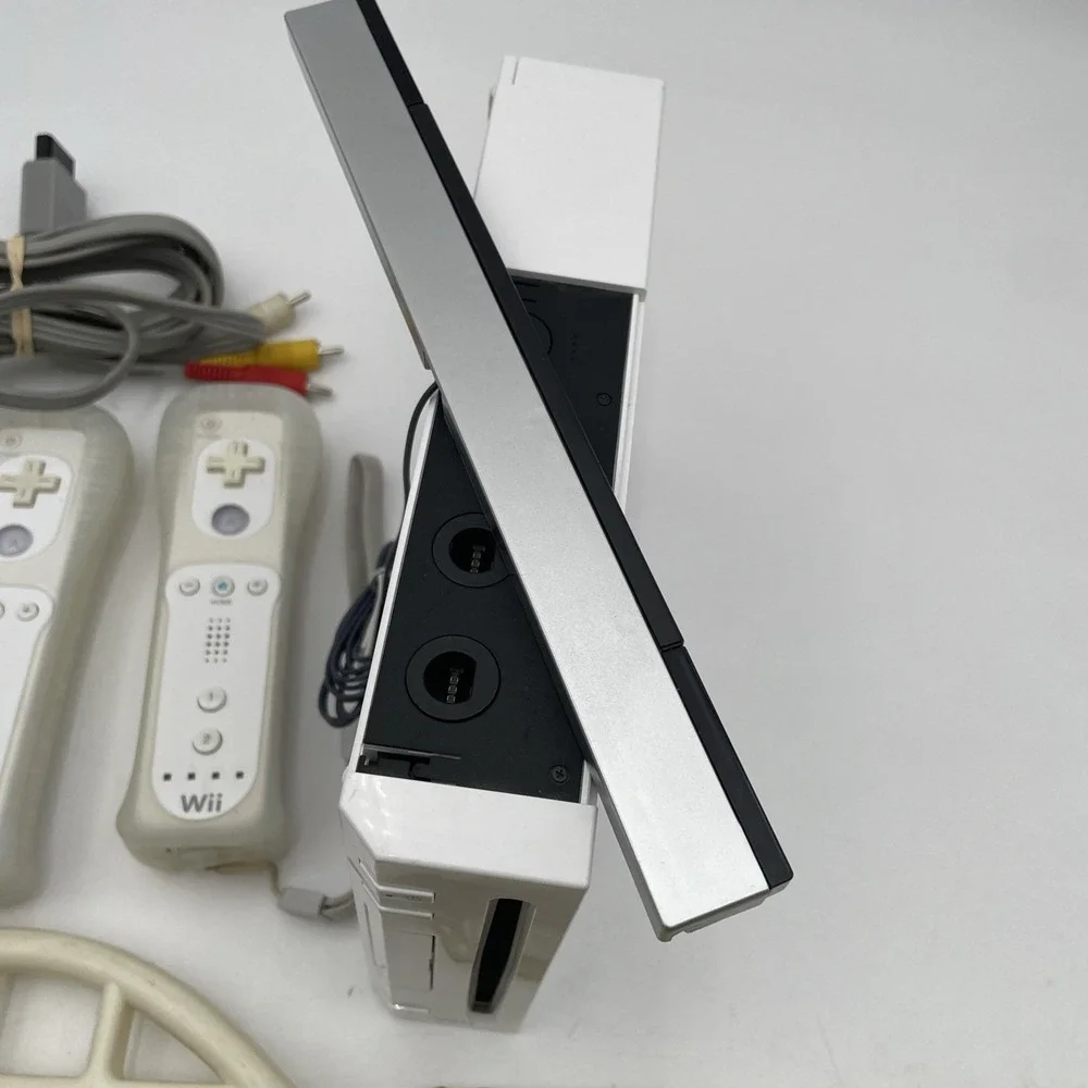 Nintendo Wii Bundle Console+Power Supply+Sensor+Nunchucks+Acces+3 Games- TESTED